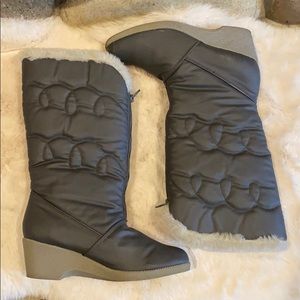 Gray Quilted Zip Up Wedge Snow Boots